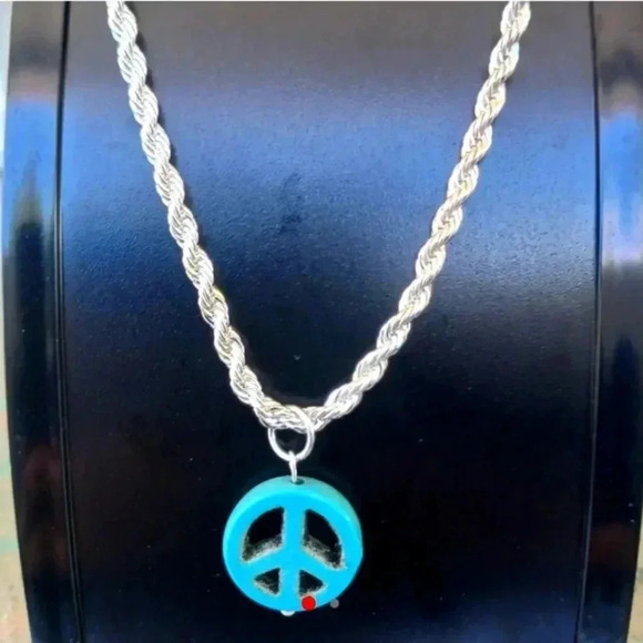 PEACE charm with .925 silver rope chain..NWT - Picture 1 of 4